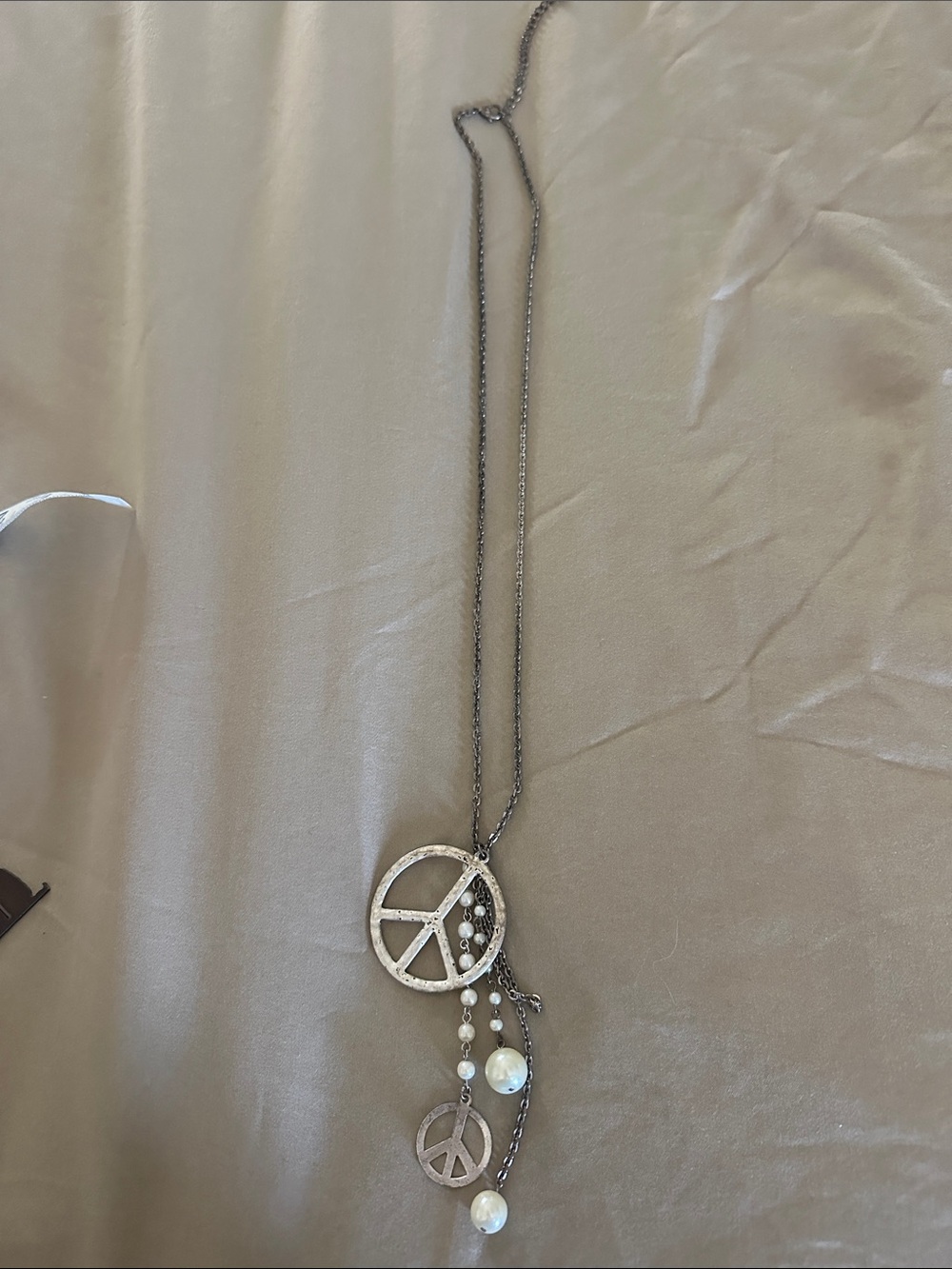 **BUNDLE 3 ITEMS FOR $12!!! Silver Peace Sign Dangle Necklace with Pearls
